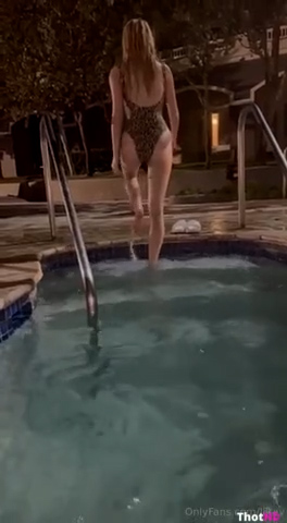 Lil Tay Strip Teasing in Pool – Onlyfans video Hot