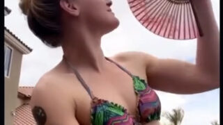 Valentina Shevchenko Sexy in the Pool video Onlyfans